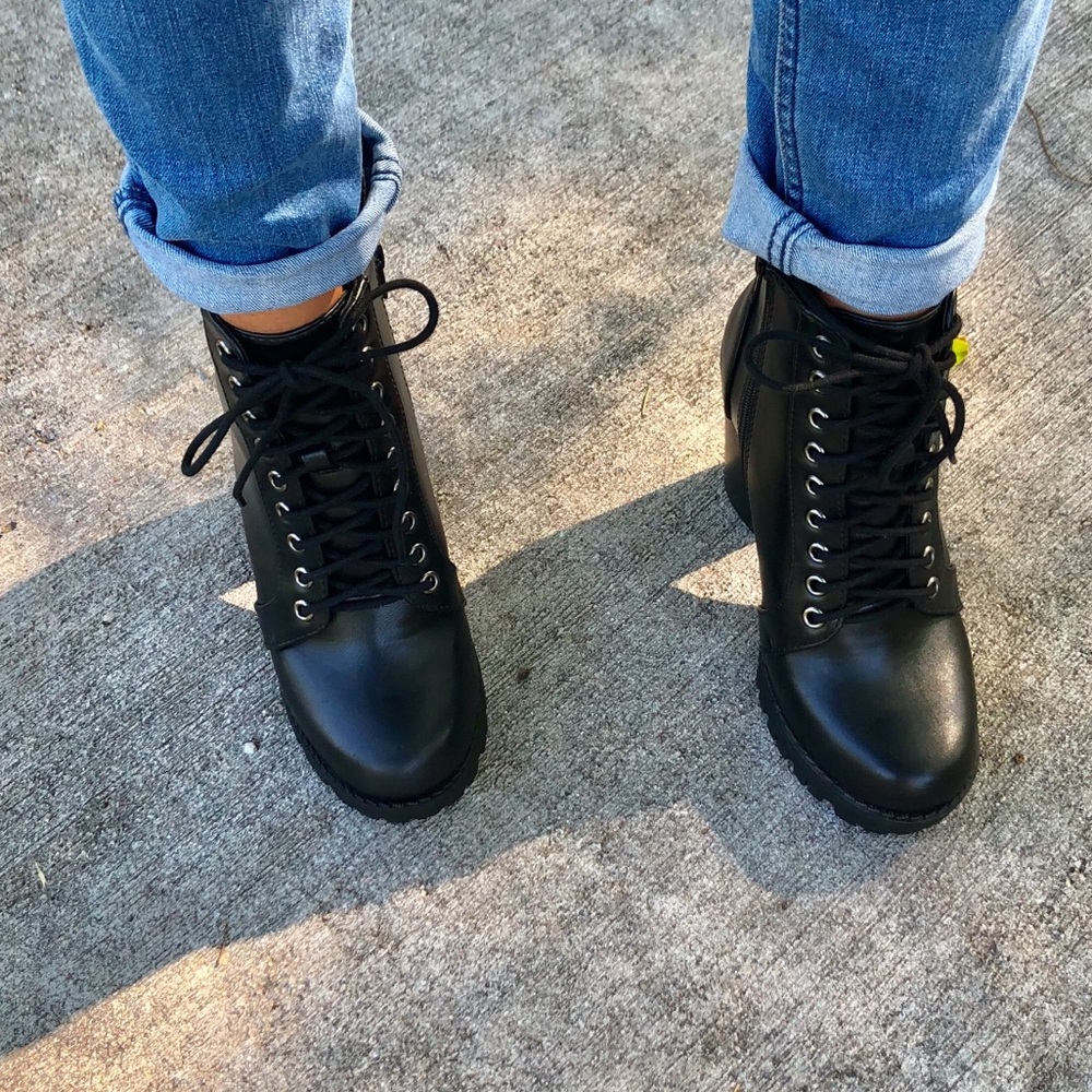 Women Chunky Lace Up booties - Picture 4 of 8